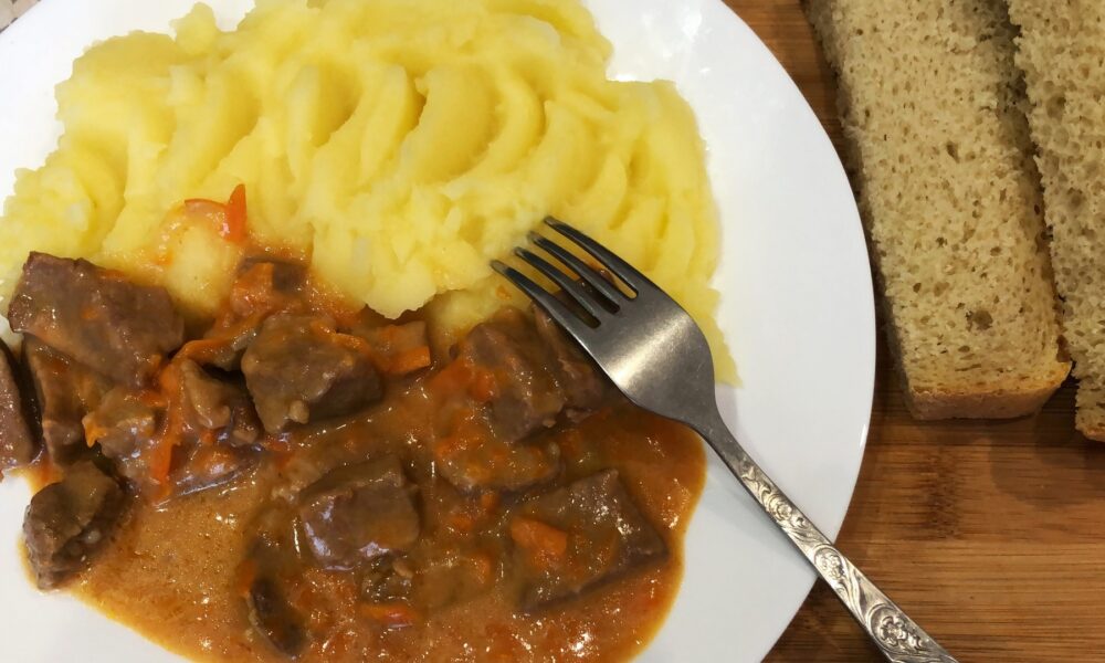 гуляш с пюре