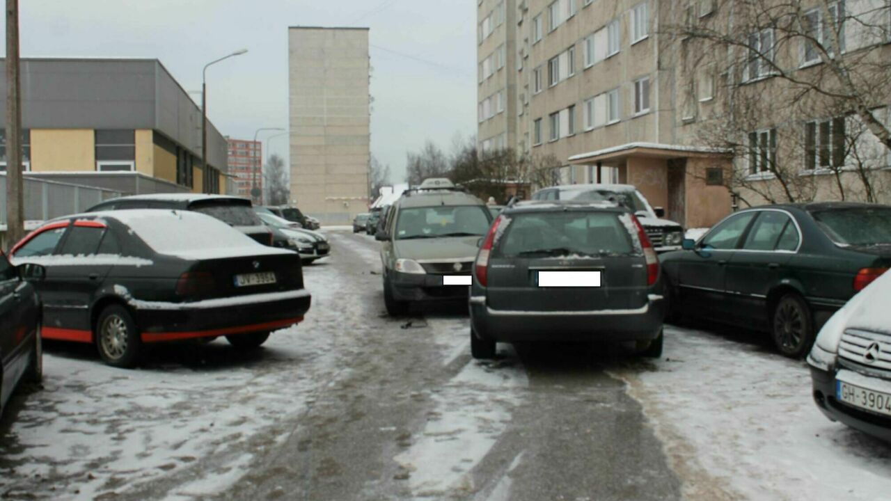 разъезд во дворе