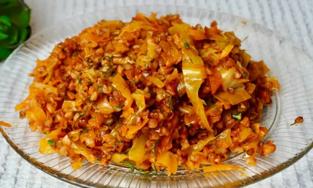 Гречка с капустой на сковороде