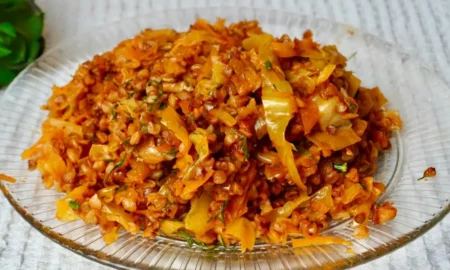 Гречка с капустой на сковороде