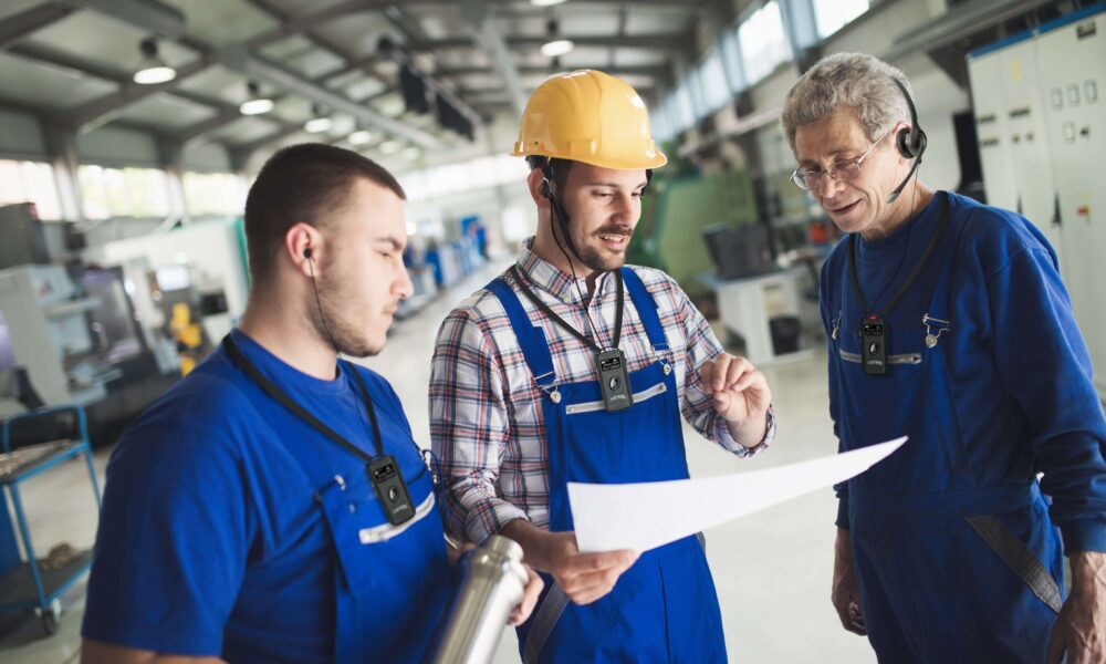 Работник завода