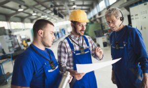 Работник завода