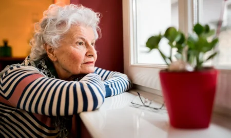 Пожилая женщина