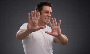 брезгливый мужчина