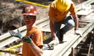 Рабочие на стройке