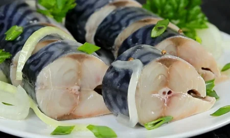 Скумбрия в маринаде с луком