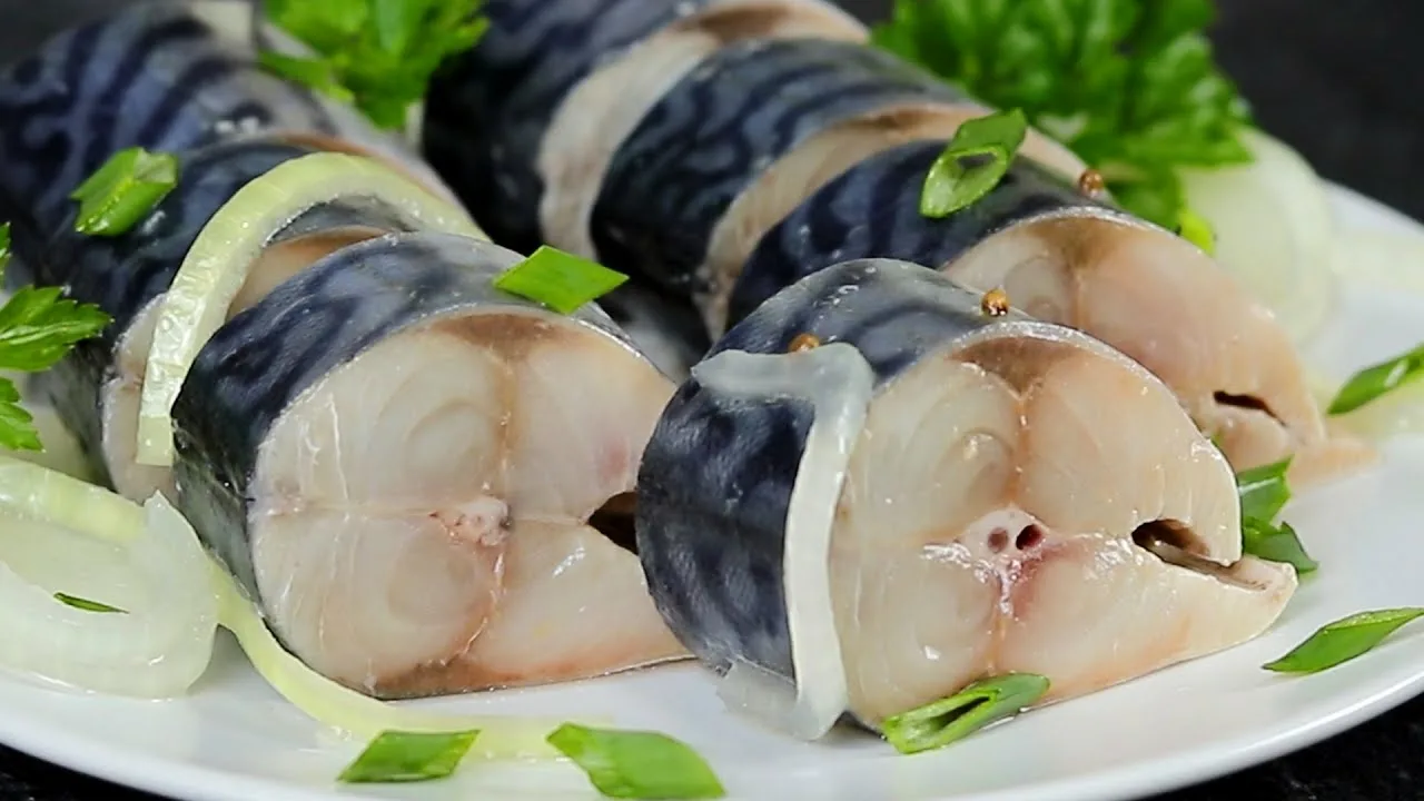 Скумбрия в маринаде с луком