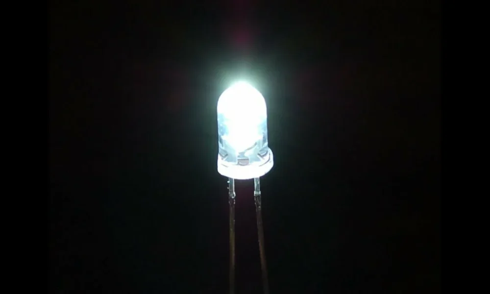 Белый свет светодиода