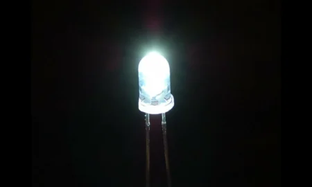 Белый свет светодиода