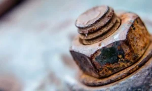 заржавевшая гайка