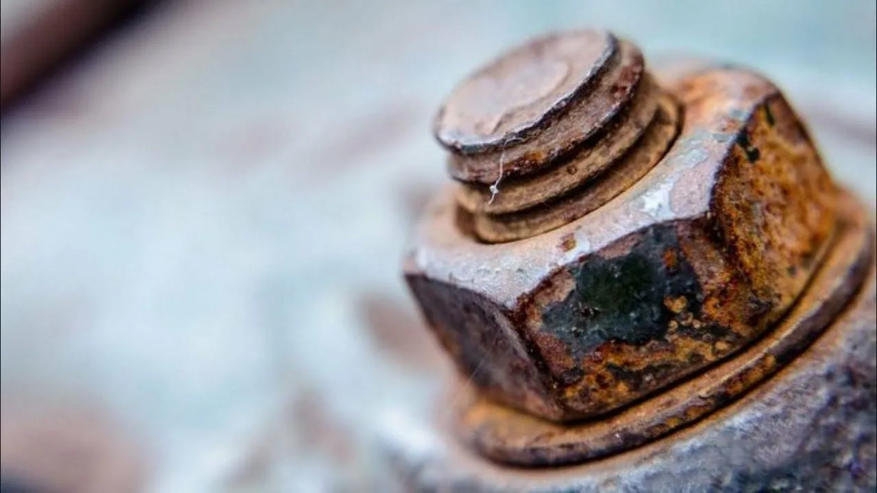 заржавевшая гайка