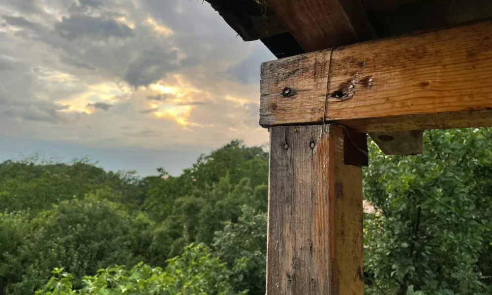 Деревяная балка