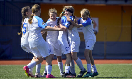 Юные футболистки