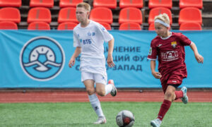 Футболисты на поле