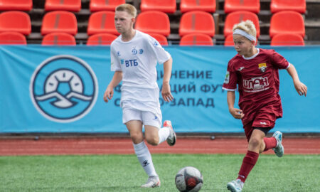 Футболисты на поле