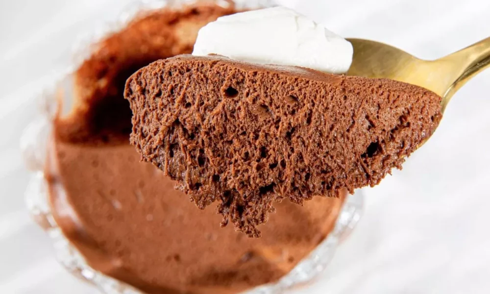 Десерт на золотистой ложке