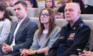 Люди в зале