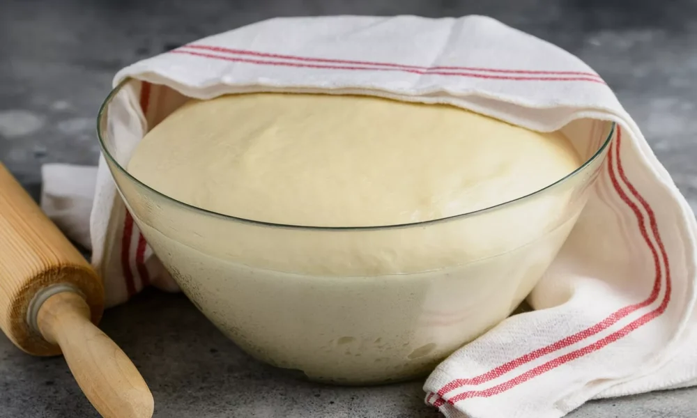 Тесто в прозрачной миске