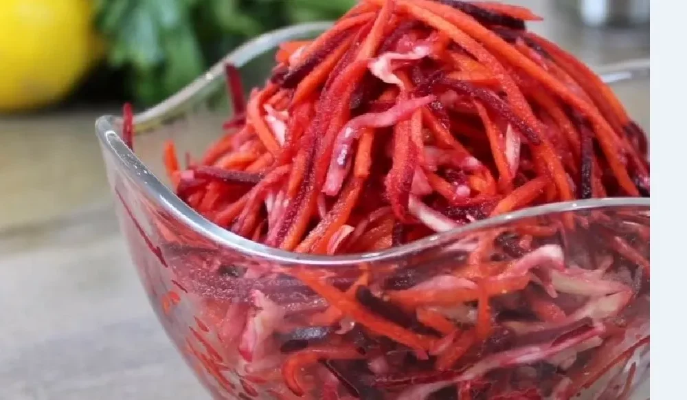 Салат в тарелке