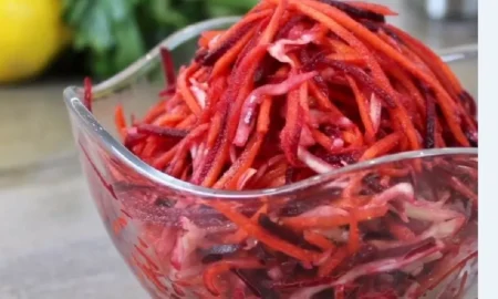 Салат в тарелке