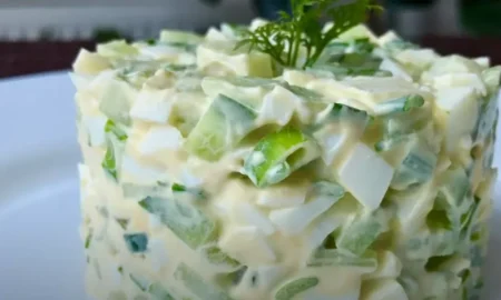 Салат в тарелке