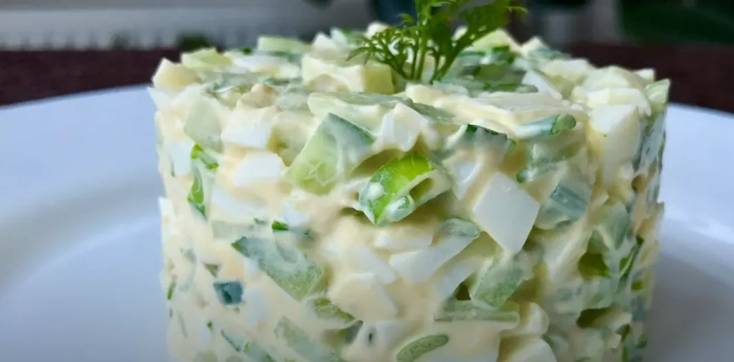 Салат в тарелке