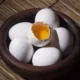 Яйца в тарелке