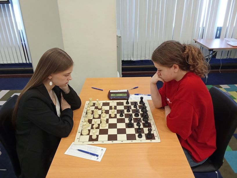 Евгения Сатановская (слева)