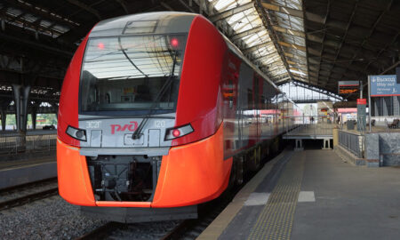 поезд на железнодорожной станции