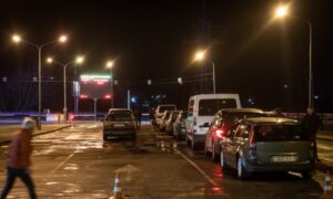 Очередь машин на КПП