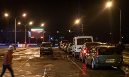 Очередь машин на КПП