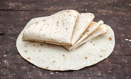 Лаваш на столе