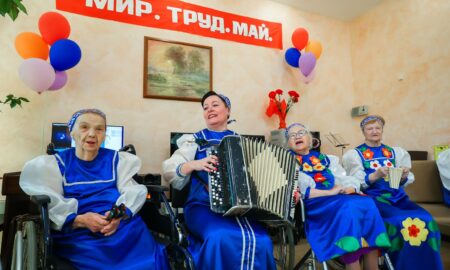 Жители пансионата для пожилых людей.