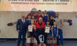 Борцы на пьедестале