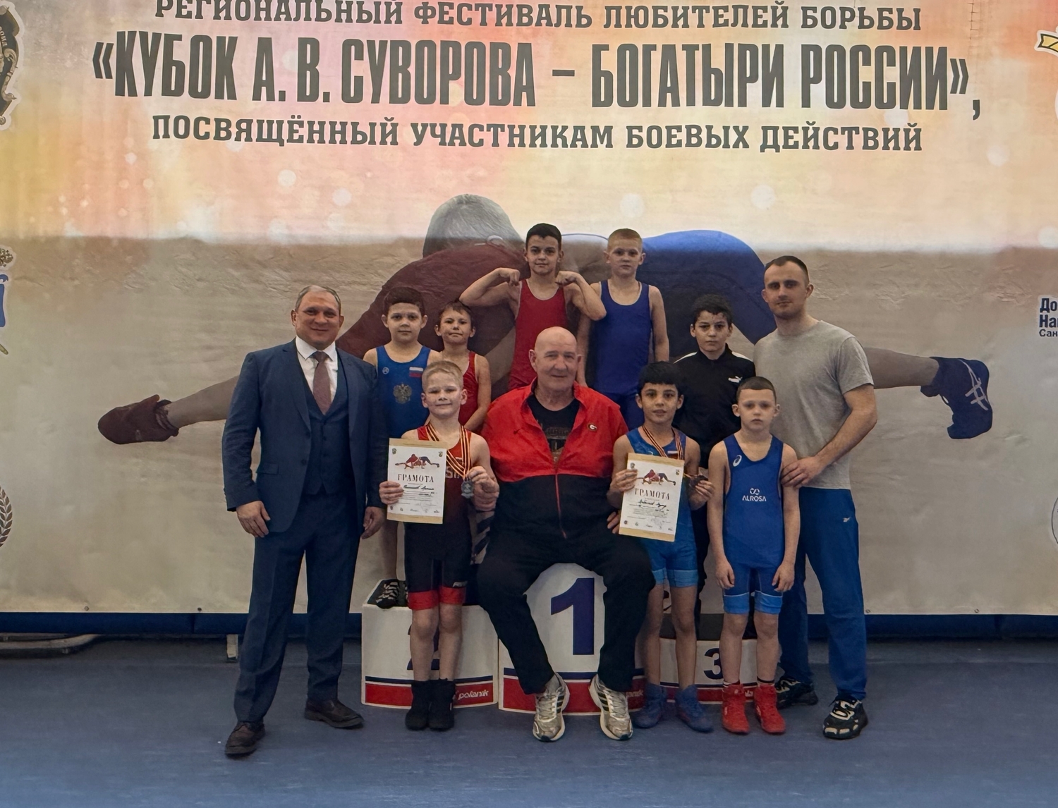 Борцы на пьедестале