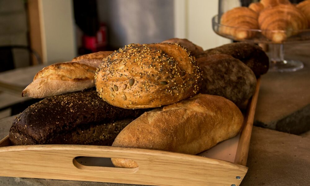 Разновидности хлеба на столе
