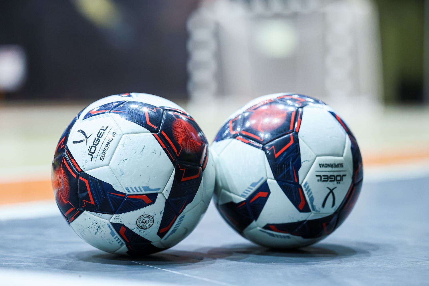 Футбольные мячи