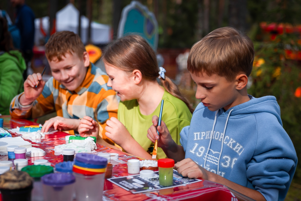 Дети рисуют