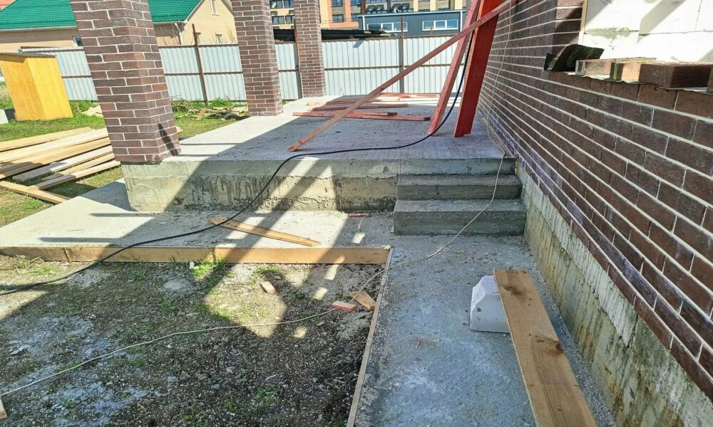 Бетонная отмостка у дома