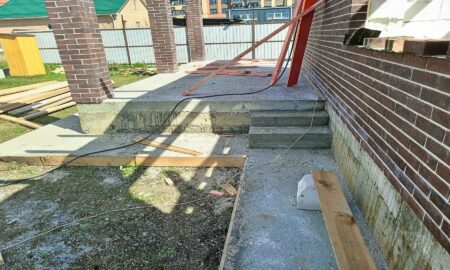 Бетонная отмостка у дома