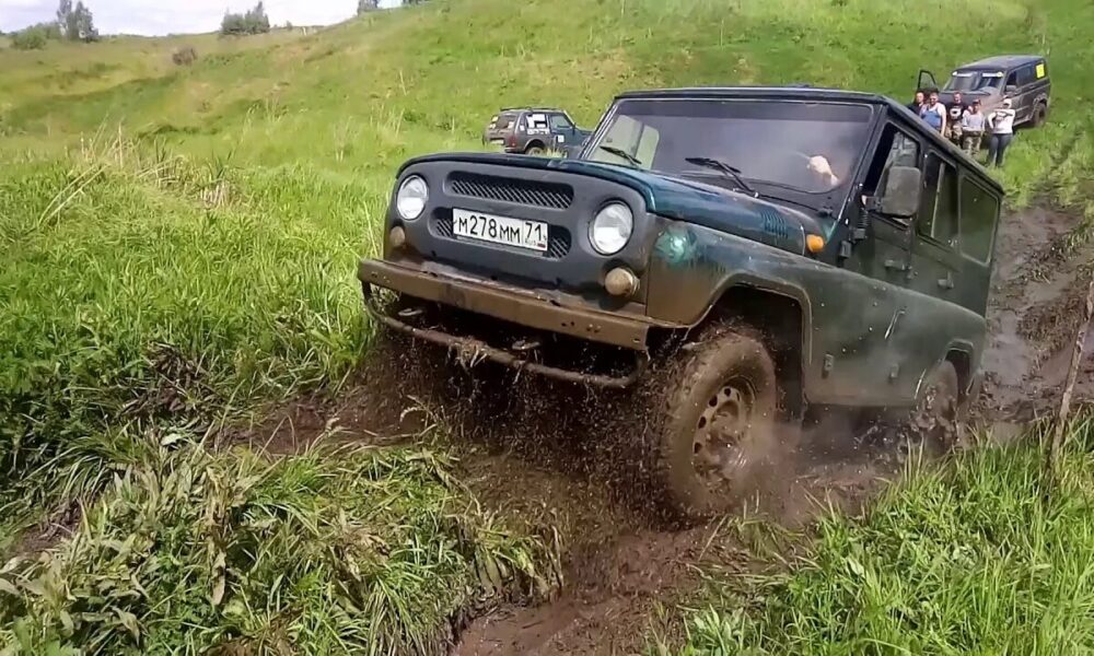 УАЗ Хантер в движении