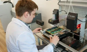 Ученый в лаборатории