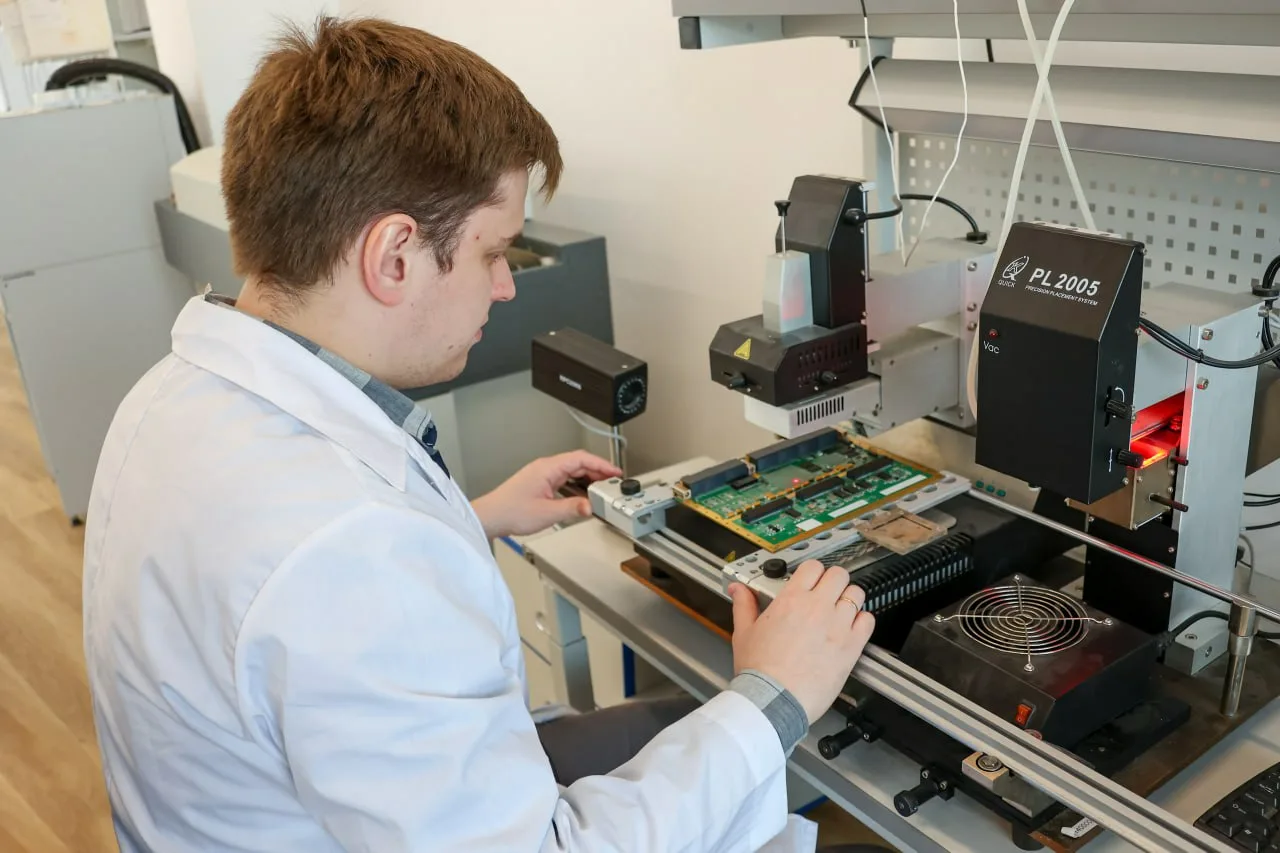 Ученый в лаборатории