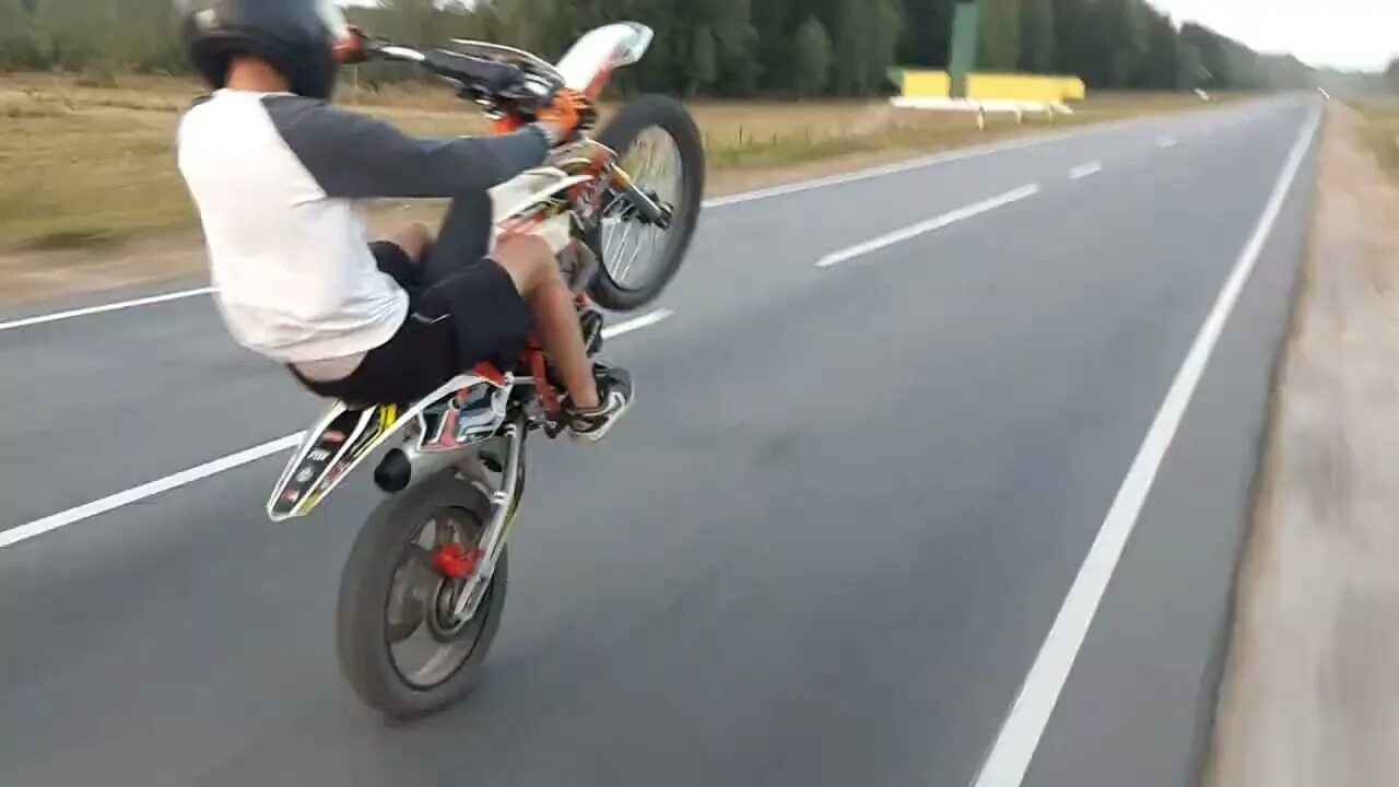 Подросток на питбайке