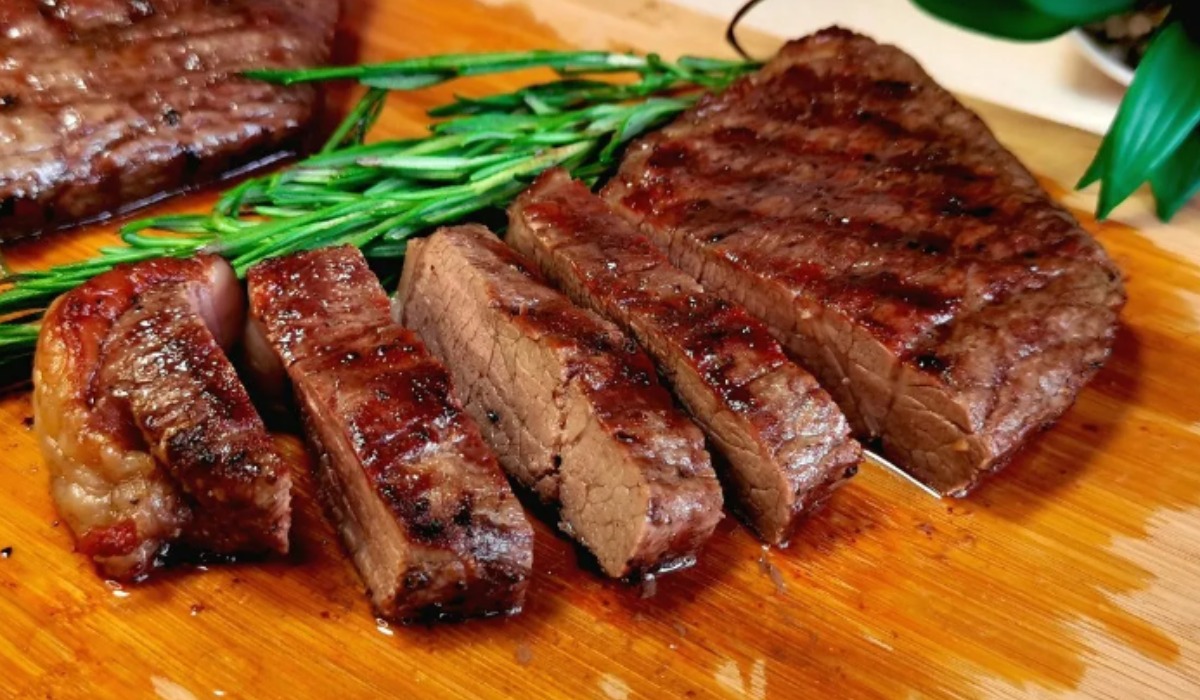 стейк из сочной говядины