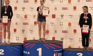 Анастасия Приходько (по центру)