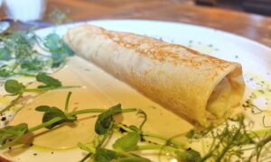 Блины с креветками и микрозеленью