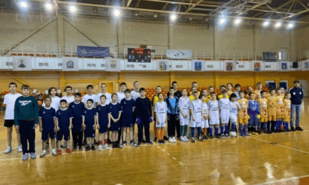 Футболисты на построении