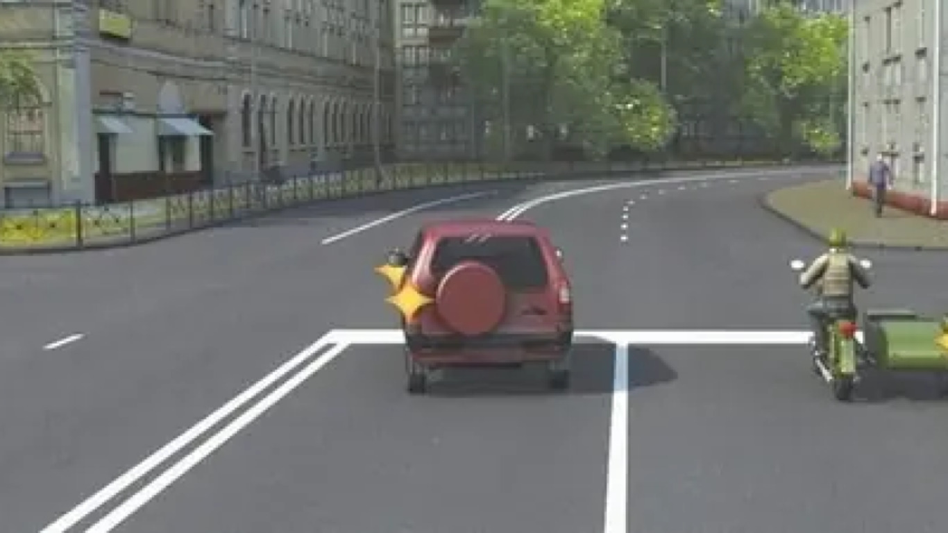 Автомобиль и мотоцикл едут по дороге