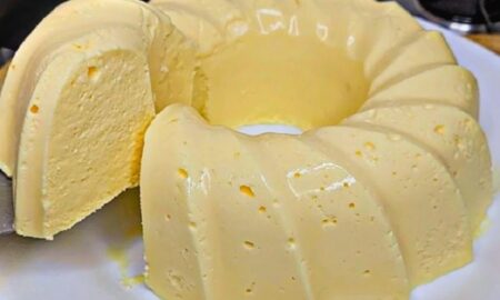 Десерт на тарелке